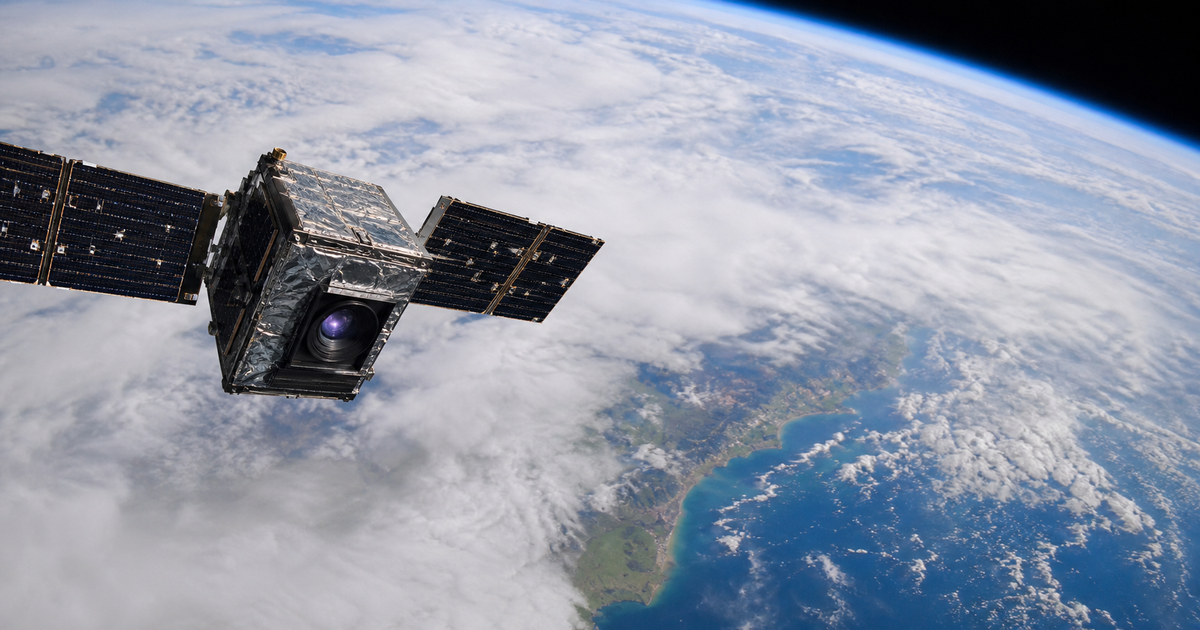 雲の多い地表を観測する小型衛星が画像を選別するイメージ